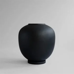 101 COPENAGEN | DONICA OGRODOWA SUNAO VASE HEXA - BLACK | CERAMIKA |53 CM X H 55 CM X FI 23 CM | 101 COPENHAGEN Oferta czasowa