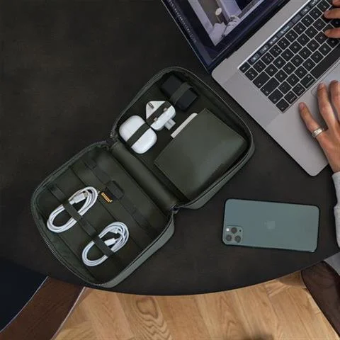 Super okazja ETUI NA ŁADOWARKI I SŁUCHAWKI PEBBLE OLIWKOWE | STACKERS
