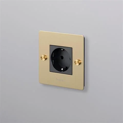 EU GNIAZDO WTYKOWE 1G SOCKET TYPE F CROSS BRASS Z LOGO | BUSTER + PUNCH Łatwy zwrot